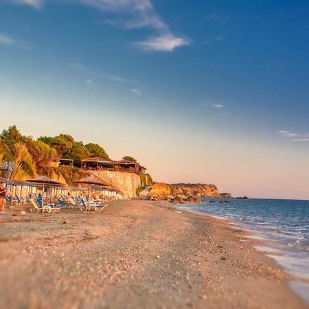 Christinas Apartments Agios Matthaios  ภายนอก รูปภาพ