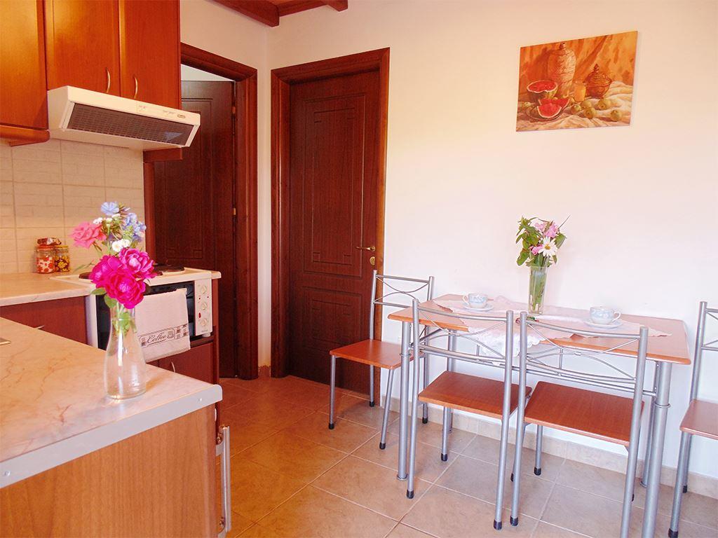 Christinas Apartments Agios Matthaios  ภายนอก รูปภาพ