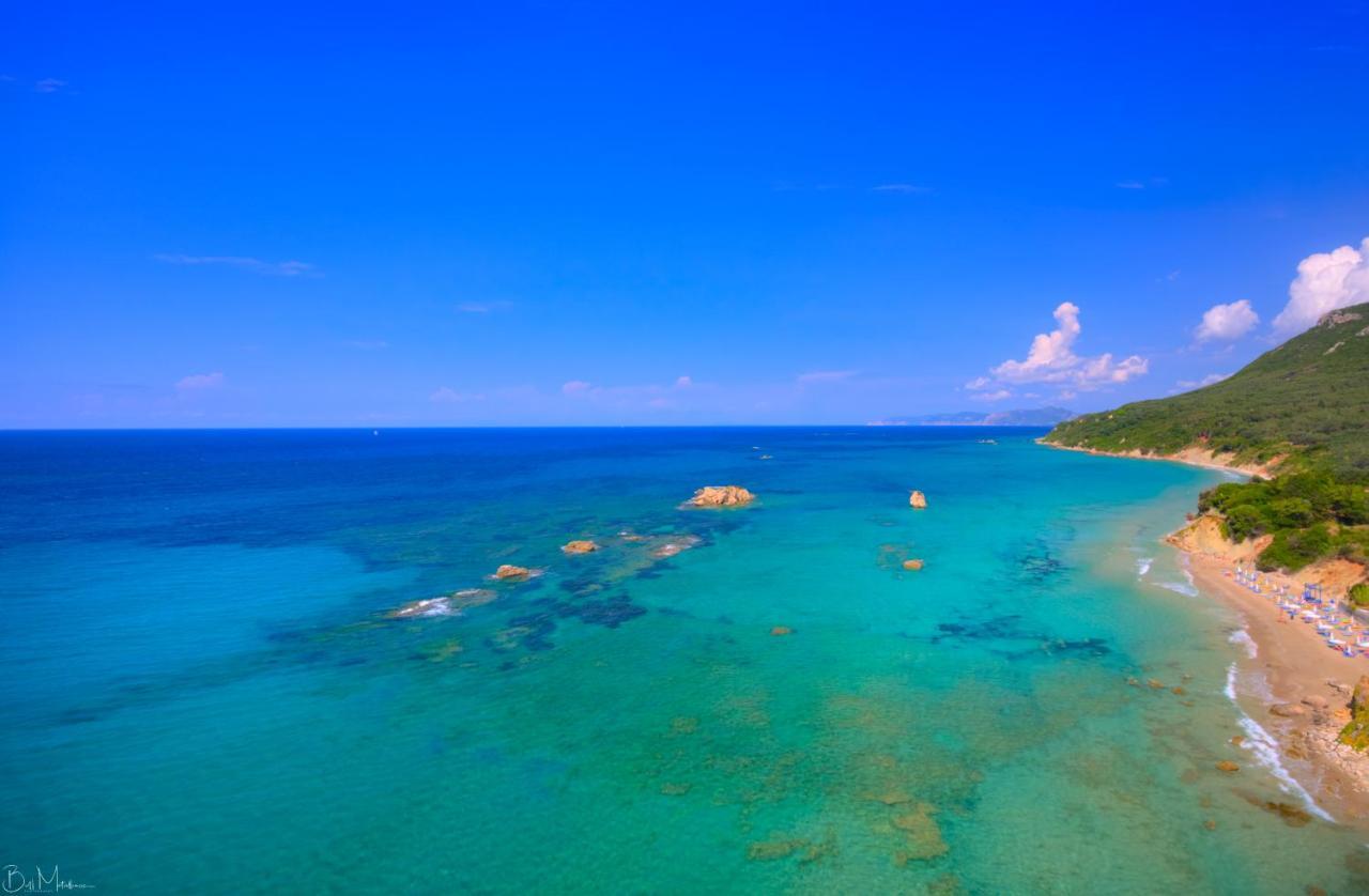 Christinas Apartments Agios Matthaios  ภายนอก รูปภาพ