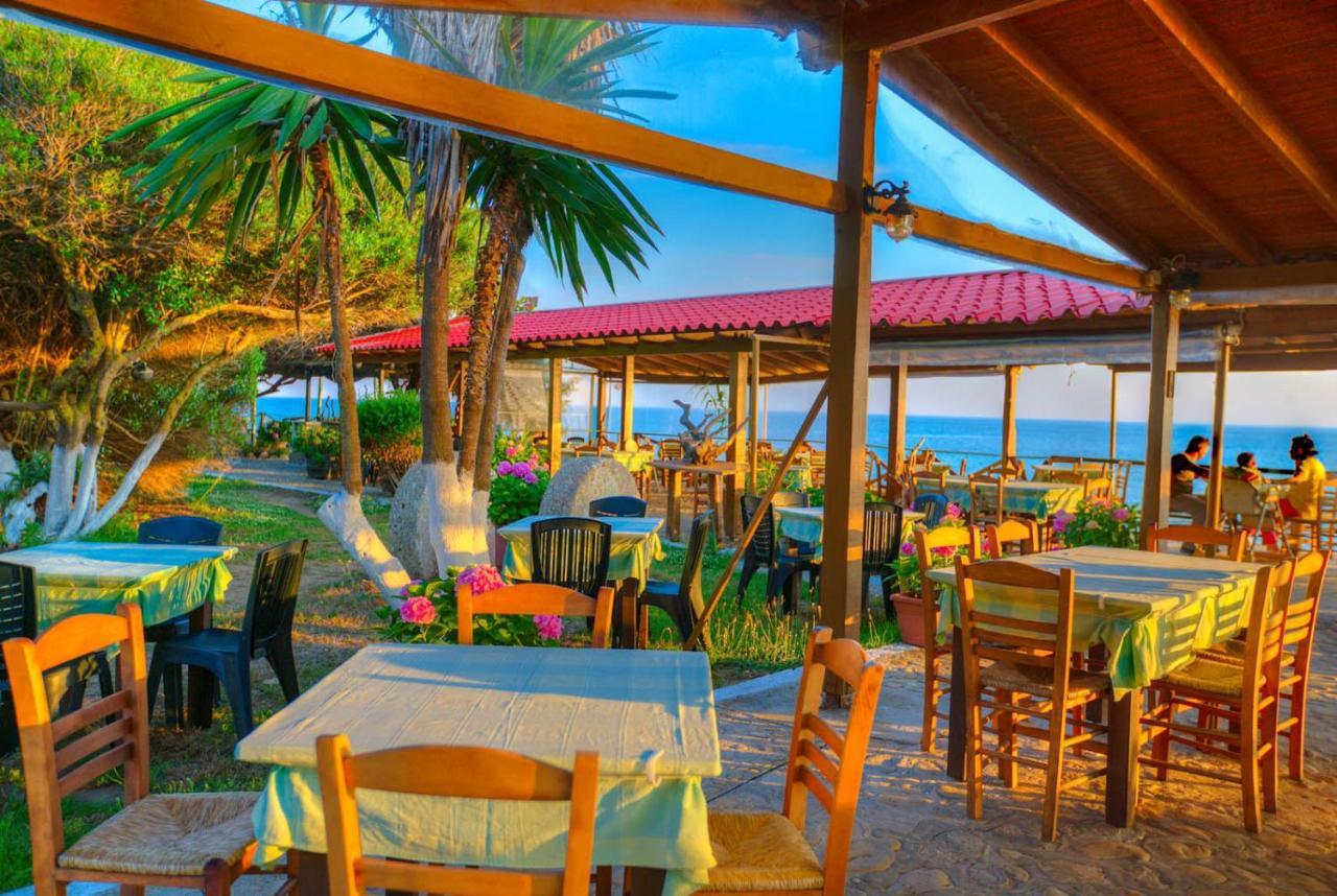 Christinas Apartments Agios Matthaios  ภายนอก รูปภาพ