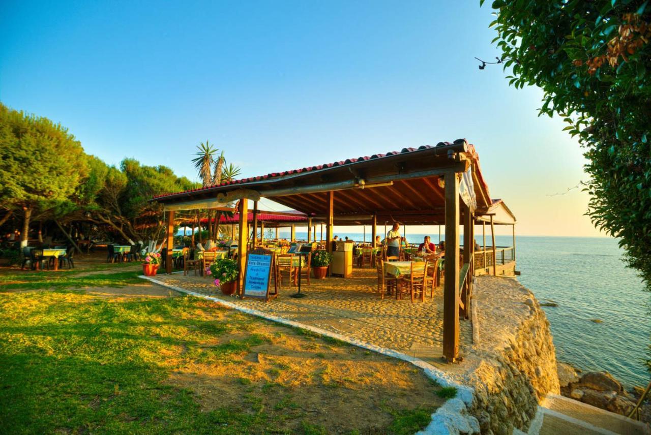 Christinas Apartments Agios Matthaios  ภายนอก รูปภาพ